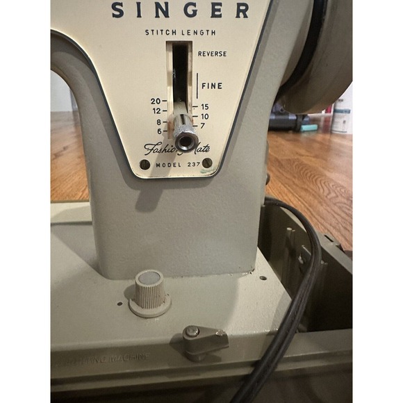 Vintage Fashion Mate Singer Sewing Machine Model 237‎ Carrying Case Heavy Duty - Picture 3 of 16